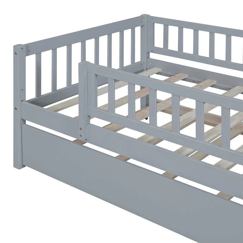 Lit de repos en bois avec lit gigogne et barrières de sécurité